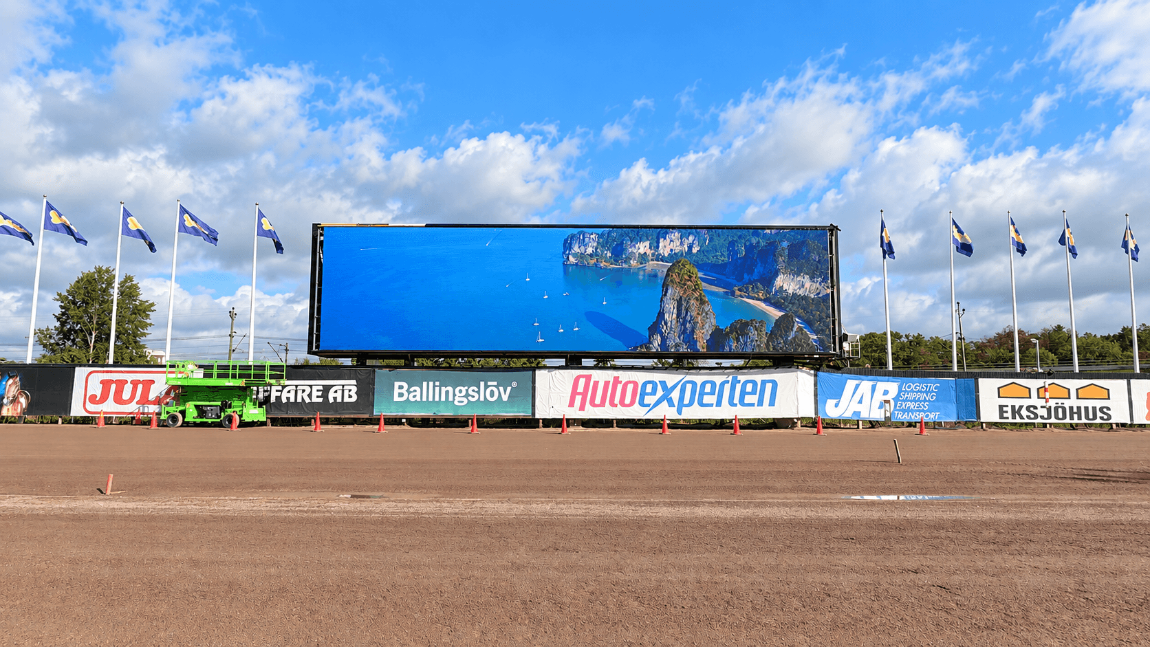 Solvalla i Stockholm oppgraderer arenaen med ny LED-storskjerm på 232,5 kvadratmeter