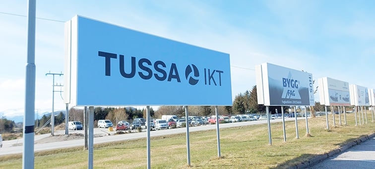 Lysskilt — Ute — Ålesund lufthavn Vigra