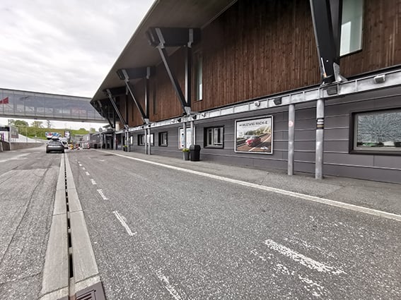 Banner — Ute — Molde lufthavn Årø