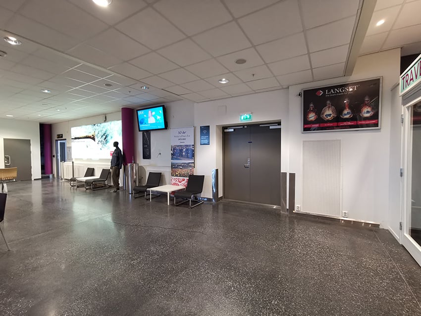 Lysskilt — Avgang — Molde lufthavn Årø