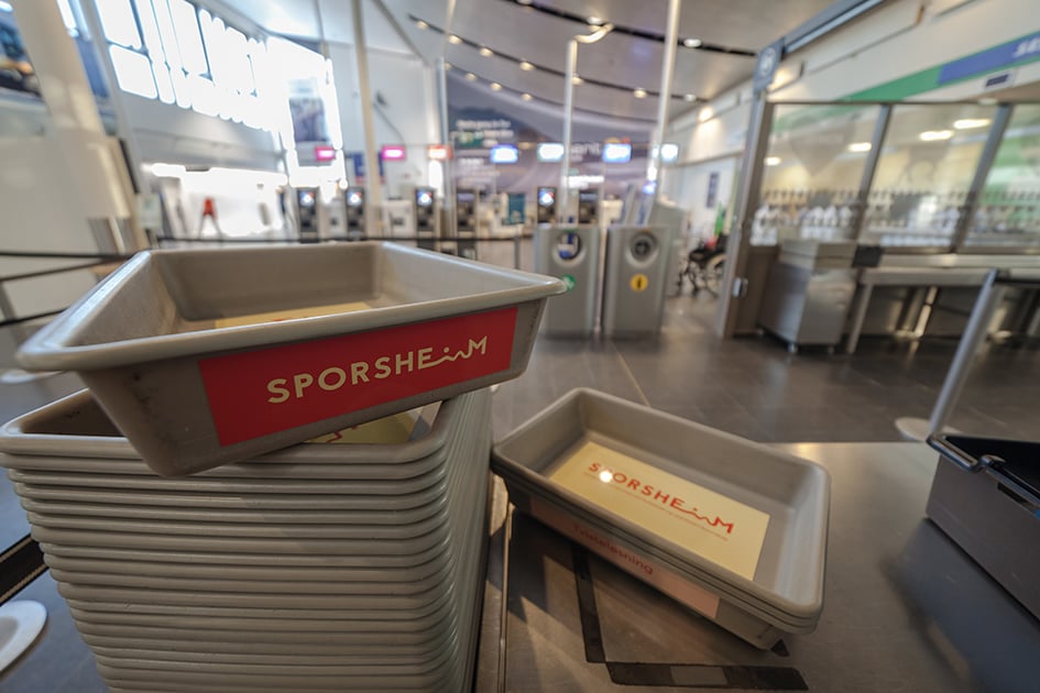 Plastbakker — Avgang — Molde lufthavn Årø